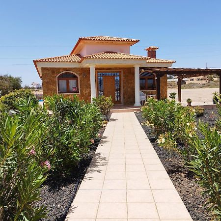 Villa Casa Del Sol 3 Bedroom Villa With Private Solar Covered 12M X 6M Pool Minimum Stay 7 Nights Chromecast And Wifi Throughout The Property Triquivijate Esterno foto