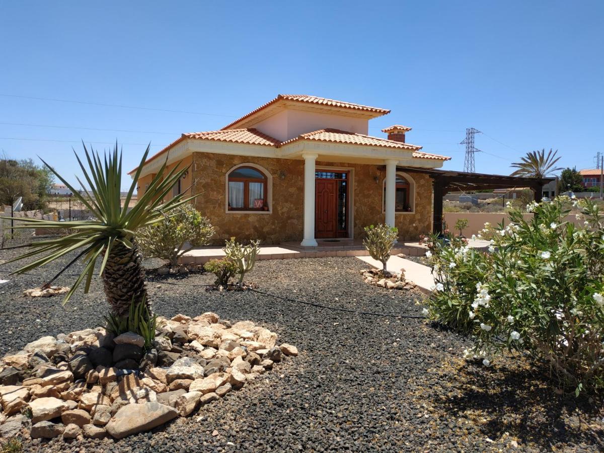 Villa Casa Del Sol 3 Bedroom Villa With Private Solar Covered 12M X 6M Pool Minimum Stay 7 Nights Chromecast And Wifi Throughout The Property Triquivijate Esterno foto