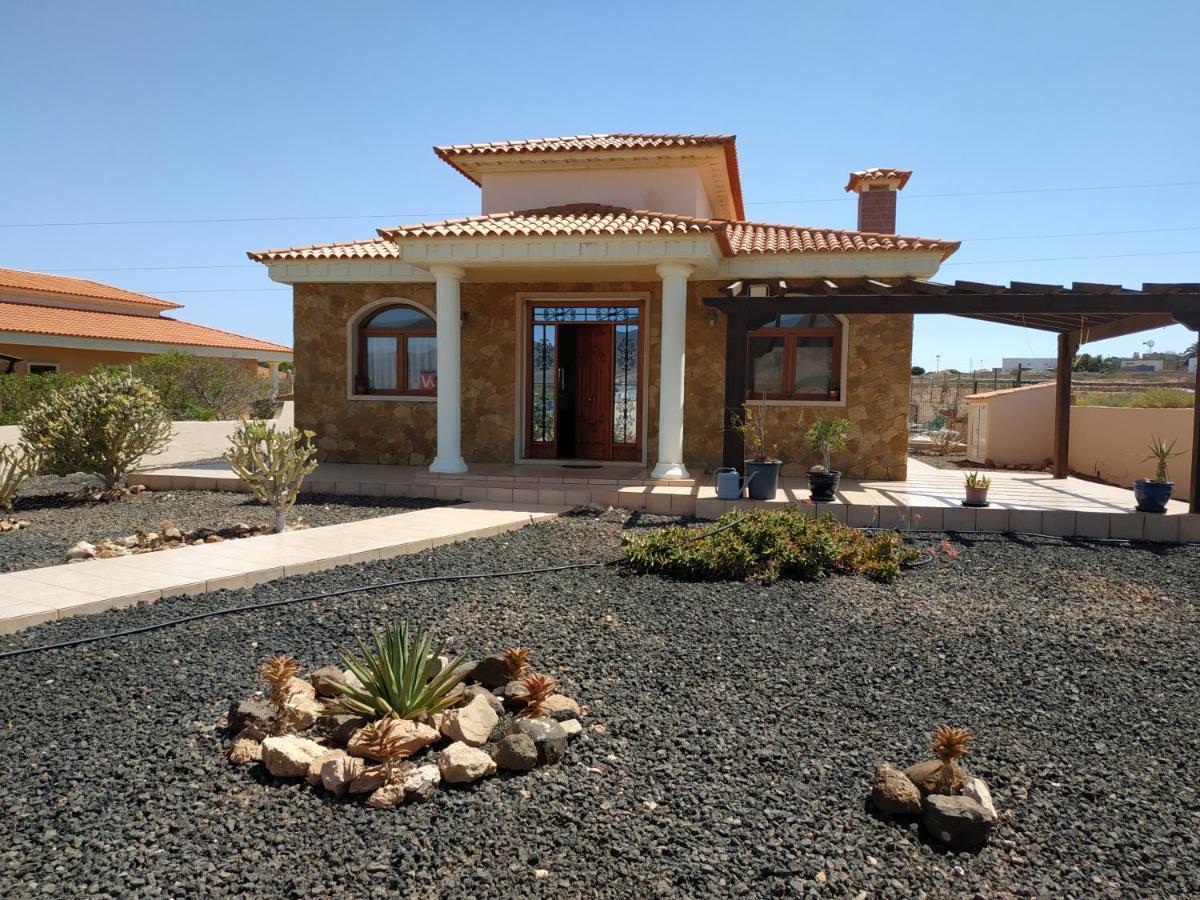 Villa Casa Del Sol 3 Bedroom Villa With Private Solar Covered 12M X 6M Pool Minimum Stay 7 Nights Chromecast And Wifi Throughout The Property Triquivijate Esterno foto
