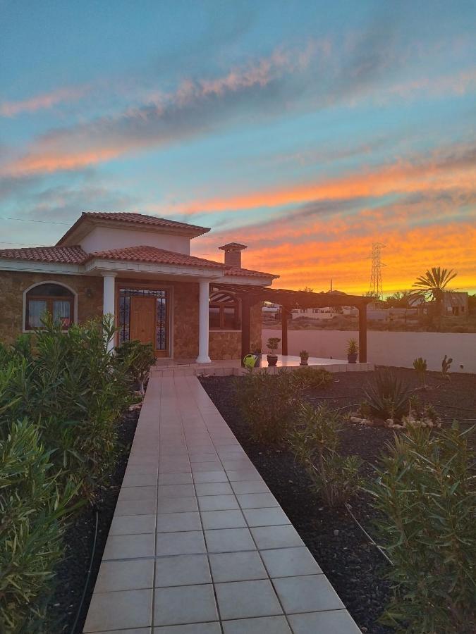 Villa Casa Del Sol 3 Bedroom Villa With Private Solar Covered 12M X 6M Pool Minimum Stay 7 Nights Chromecast And Wifi Throughout The Property Triquivijate Esterno foto